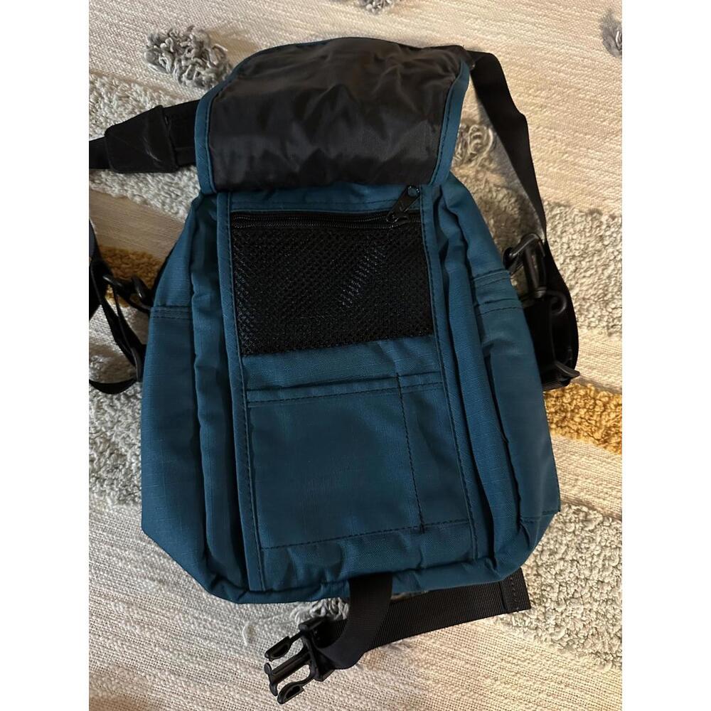 Eastern Mountain Sports Crossbody Bag - Picture 3 of 4